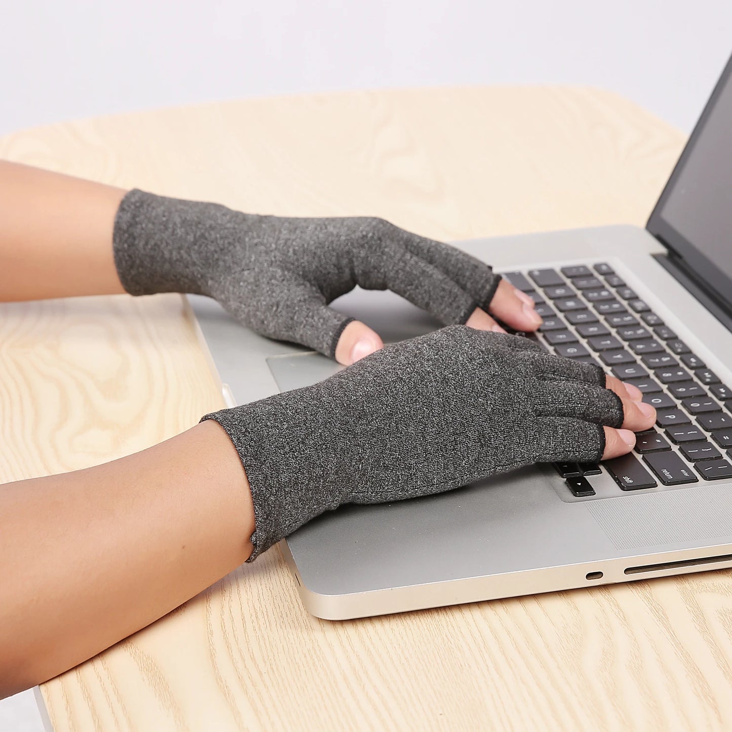 Relieve Hand Discomfort with 1pair Fingerless Compression Gloves